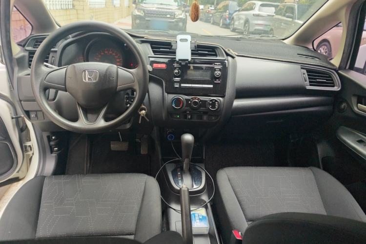 Used Honda Fit 2014 1.5L LX CVT Comfort Model Center Console