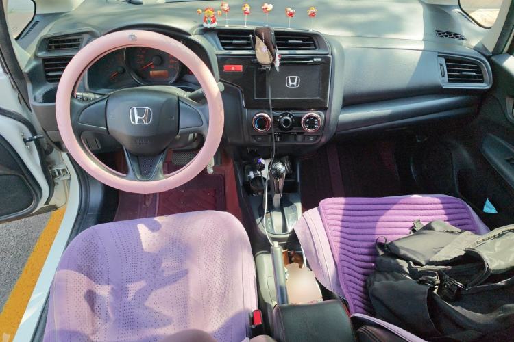 Used Honda Fit 2014 1.5L LX CVT Comfort Model Center Console