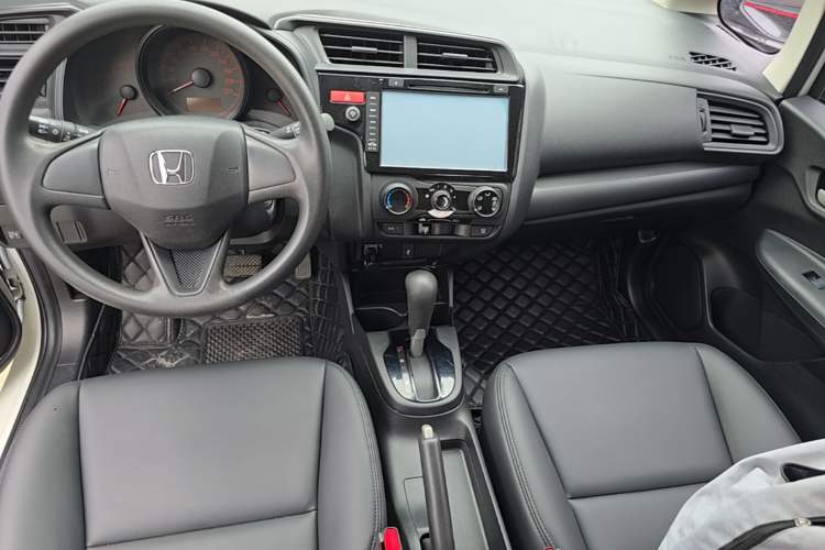 Used Honda Fit 2014 1.5L LX CVT Comfort Model Center Console
