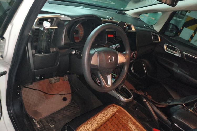 Used Honda Fit 2014 1.5L LX CVT Comfort Model Center Console