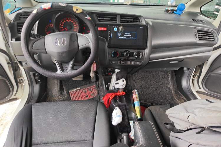 Used Honda Fit 2014 1.5L LX CVT Comfort Model Center Console