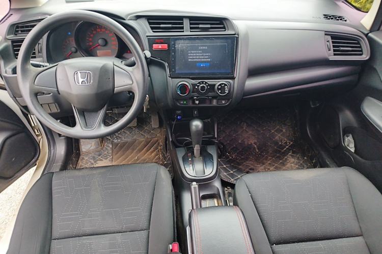 Used Honda Fit 2014 1.5L LX CVT Comfort Model Center Console