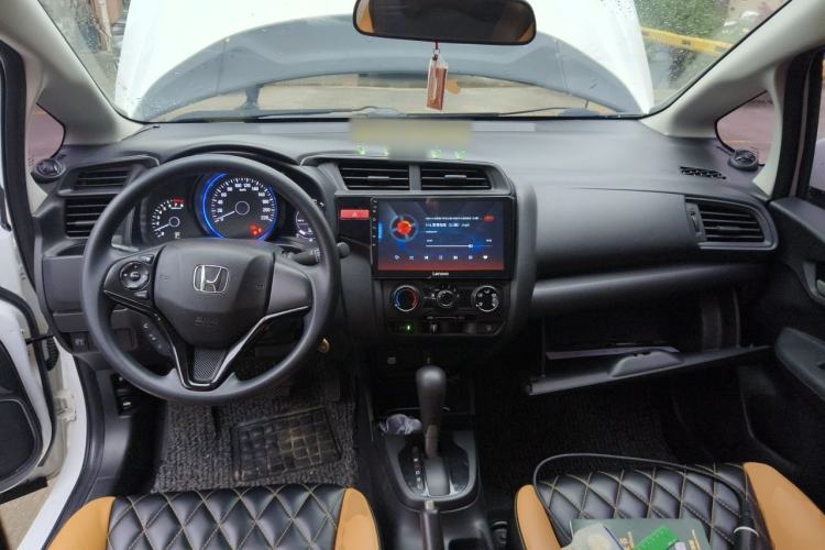 Used Honda Fit 2014 1.5L LX CVT Comfort Model Center Console