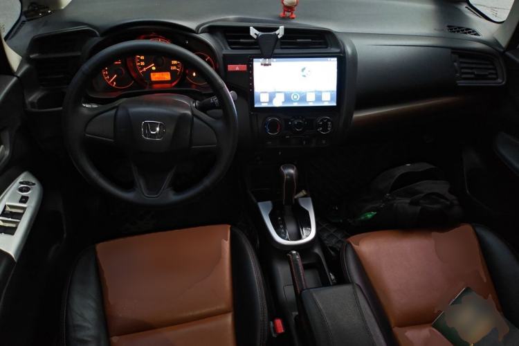 Used Honda Fit 2014 1.5L LX CVT Comfort Model Center Console