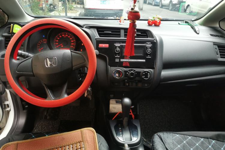 Used Honda Fit 2014 1.5L LX CVT Comfort Model Center Console