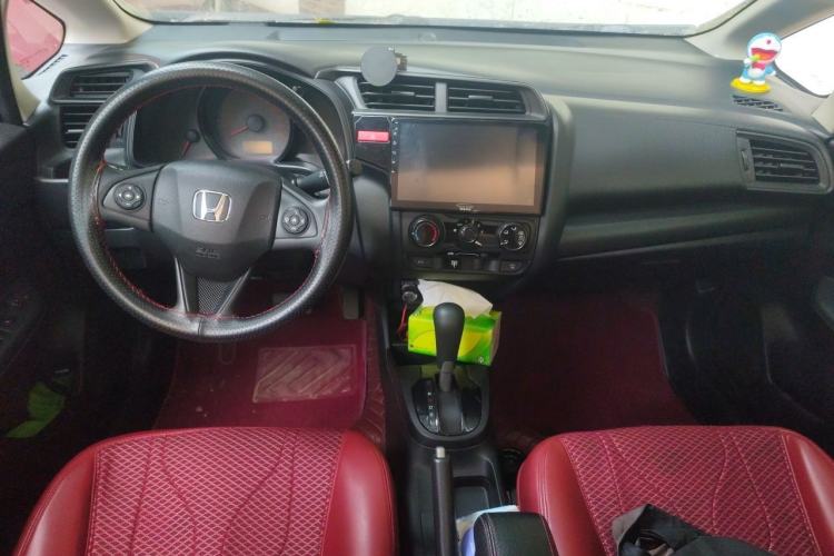 Used Honda Fit 2014 1.5L LX CVT Comfort Model Center Console