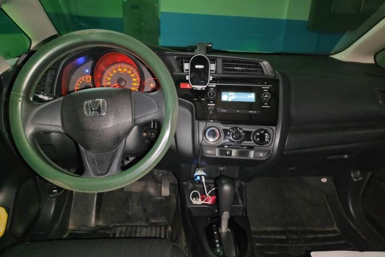 Used Honda Fit 2014 1.5L LX CVT Comfort Model Center Console