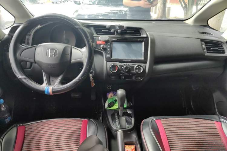 Used Honda Fit 2014 1.5L LX CVT Comfort Model Center Console