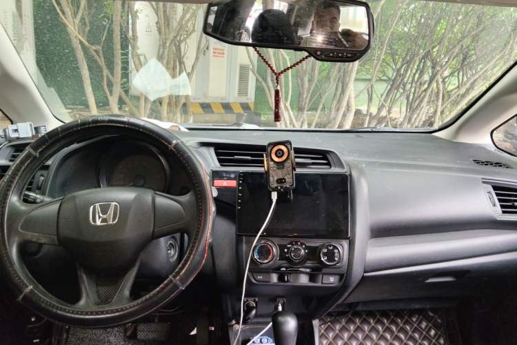Used Honda Fit 2014 1.5L LX CVT Comfort Model Center Console