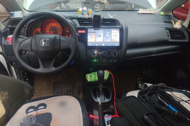 Used Honda Fit 2014 1.5L LX CVT Comfort Model Center Console