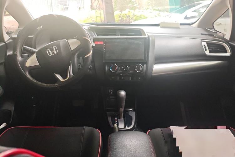 Used Honda Fit 2014 1.5L LX CVT Comfort Model Center Console