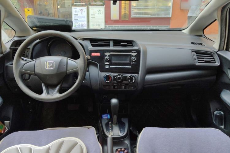 Used Honda Fit 2014 1.5L LX CVT Comfort Model Center Console