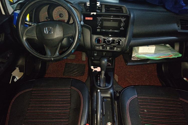 Used Honda Fit 2014 1.5L LX CVT Comfort Model Center Console