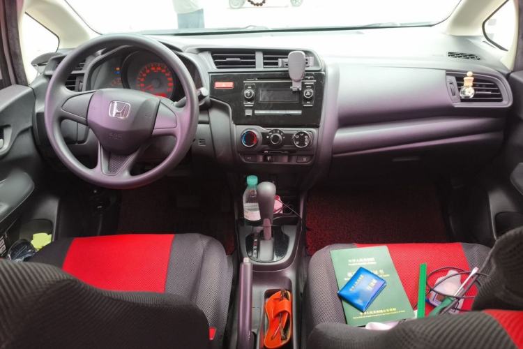 Used Honda Fit 2014 1.5L LX CVT Comfort Model Center Console
