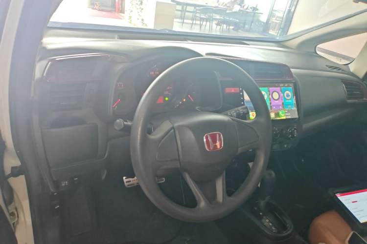 Used Honda Fit 2014 1.5L LX CVT Comfort Model Center Console
