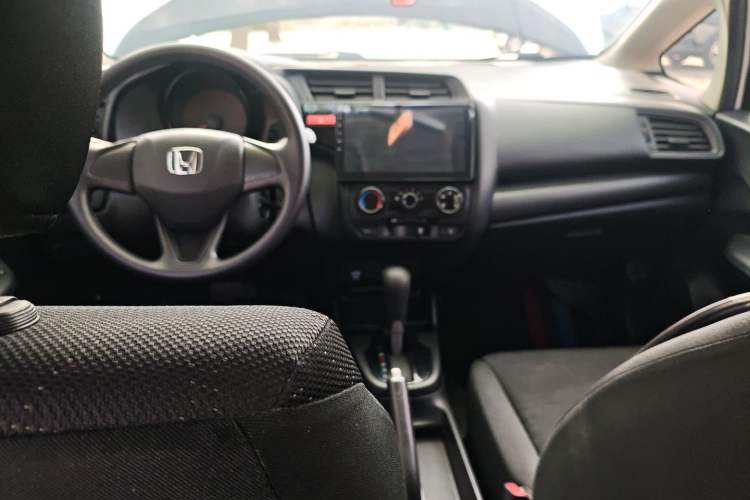 Used Honda Fit 2014 1.5L LX CVT Comfort Model Center Console