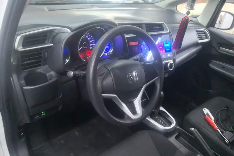 Used Honda Fit 2014 1.5L SE CVT Fashion Model Center Console