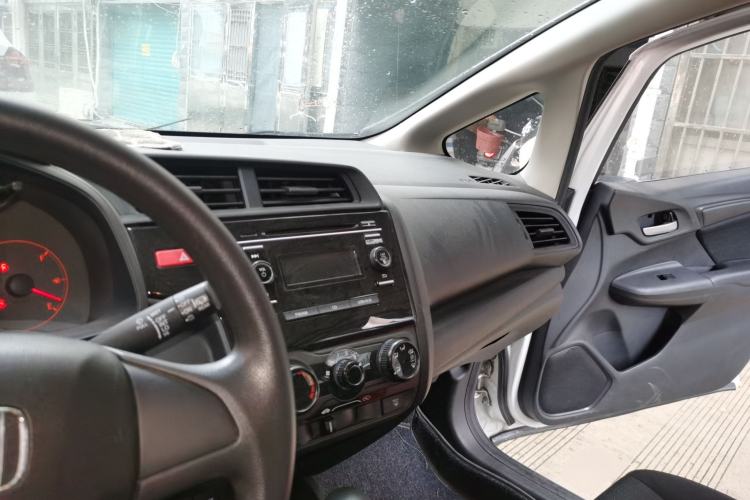 Used Honda Fit 2014 1.5L LX CVT Comfort Model Center Console