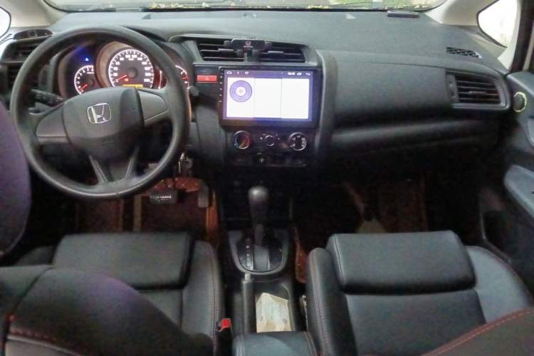 Used Honda Fit 2014 1.5L LX CVT Comfort Model Center Console