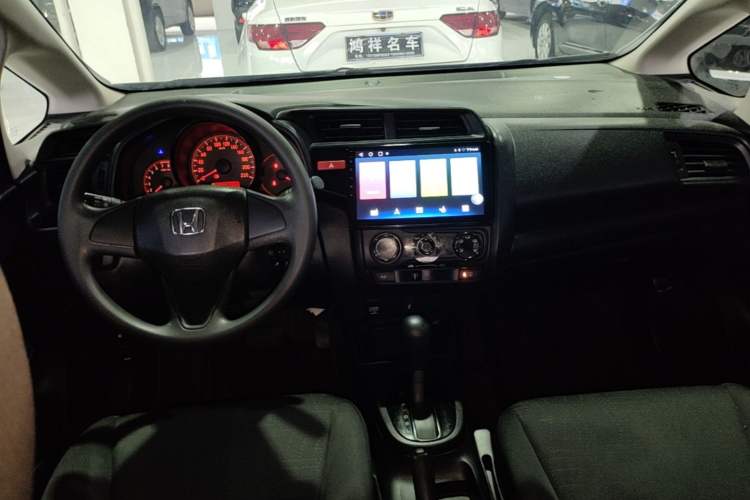 Used Honda Fit 2014 1.5L LX CVT Comfort Model Center Console