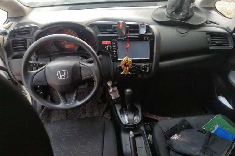 Used Honda Fit 2014 1.5L LX CVT Comfort Model Center Console