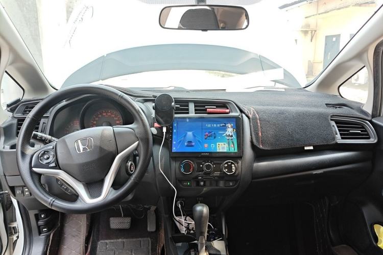 Used Honda Fit 2014 1.5L LX CVT Comfort Model Center Console