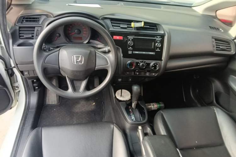 Used Honda Fit 2014 1.5L LX CVT Comfort Model Center Console