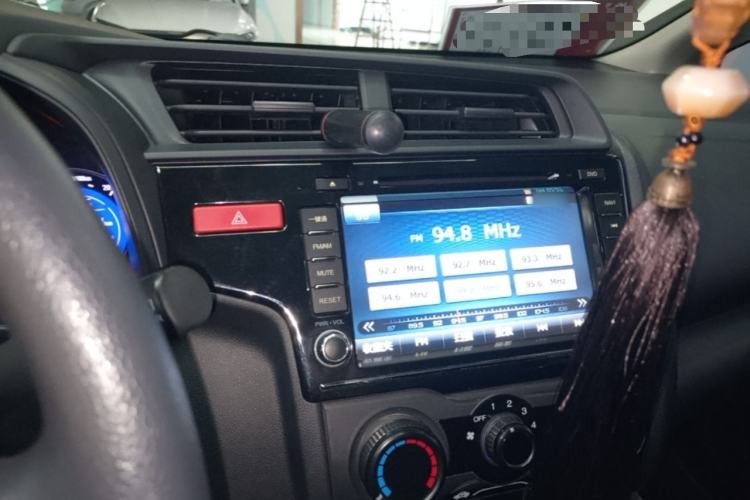 Used Honda Fit 2014 1.5L LX CVT Comfort Model Center Console