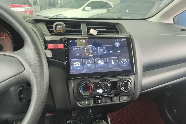 Used Honda Fit 2014 1.5L LX CVT Comfort Model Center Console