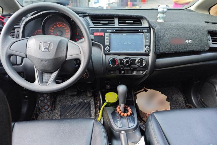 Used Honda Fit 2014 1.5L LX CVT Comfort Model Center Console
