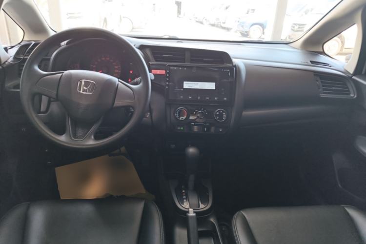 Used Honda Fit 2014 1.5L LX CVT Comfort Model Center Console