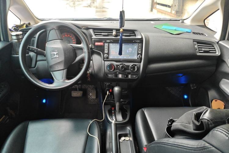 Used Honda Fit 2014 1.5L LX CVT Comfort Model Center Console