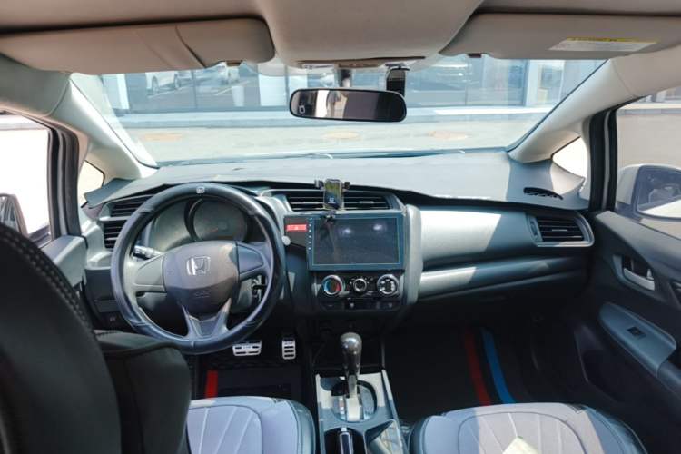 Used Honda Fit 2014 1.5L LX CVT Comfort Model Center Console