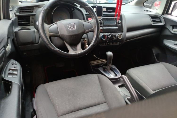Used Honda Fit 2014 1.5L LX CVT Comfort Model Center Console