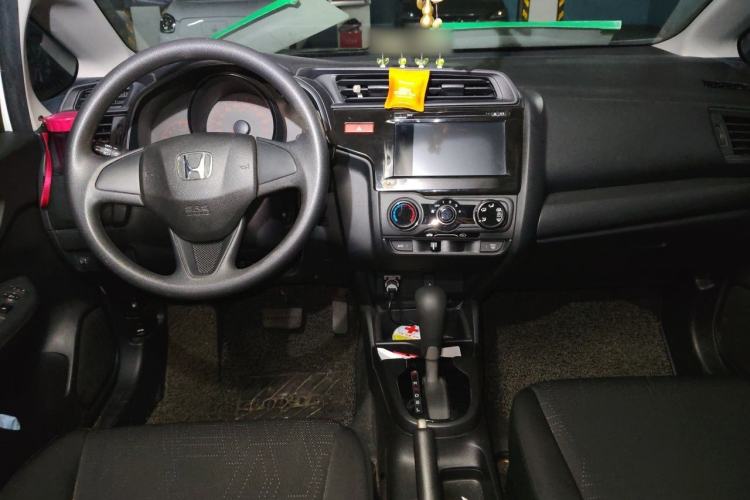 Used Honda Fit 2014 1.5L LX CVT Comfort Model Center Console