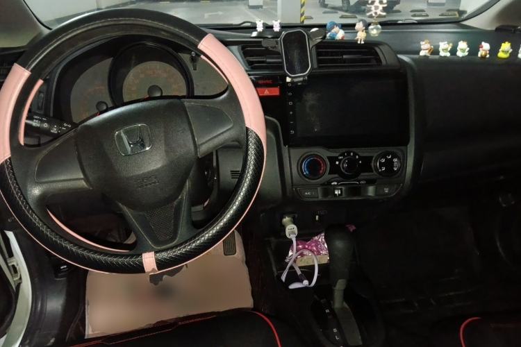 Used Honda Fit 2014 1.5L LX CVT Comfort Model Center Console