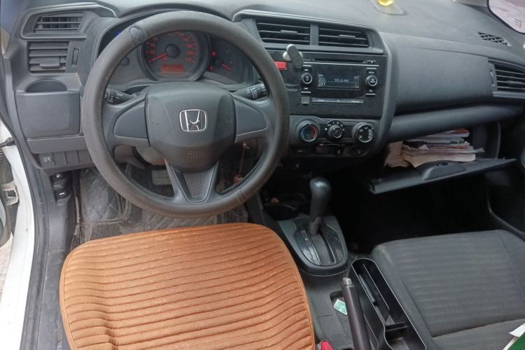 Used Honda Fit 2014 1.5L LX CVT Comfort Model Center Console