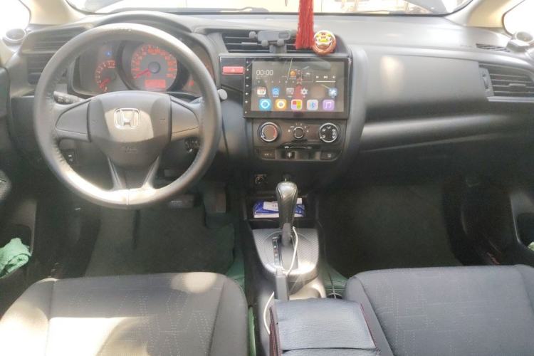 Used Honda Fit 2014 1.5L LX CVT Comfort Model Center Console