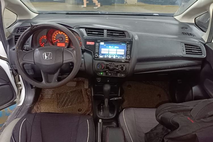 Used Honda Fit 2014 1.5L LX CVT Comfort Model Center Console