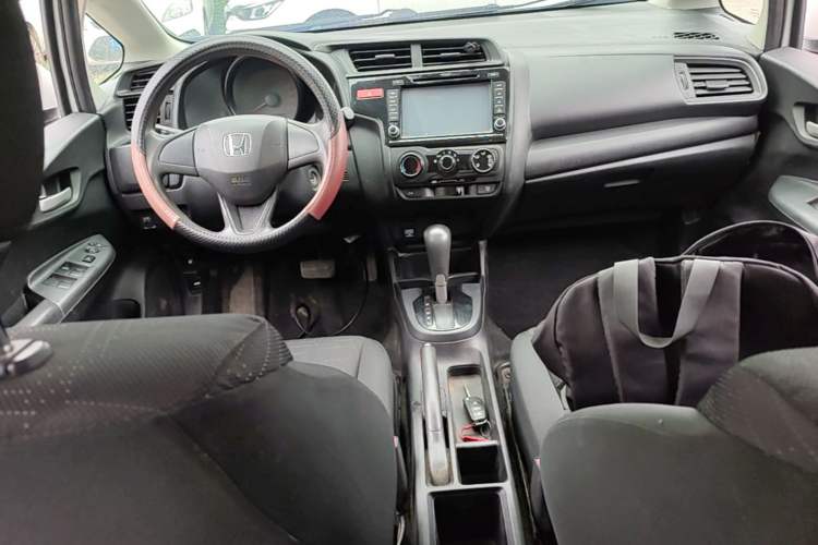 Used Honda Fit 2014 1.5L LX CVT Comfort Model Center Console