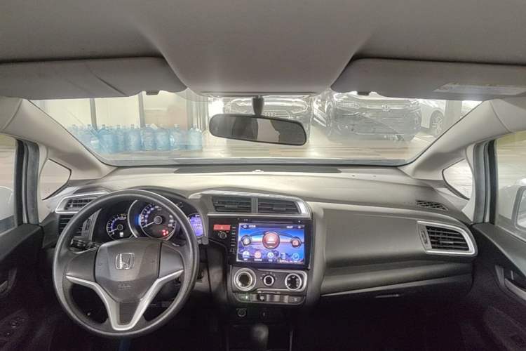Used Honda Fit 2014 1.5L SE CVT Fashion Model Center Console
