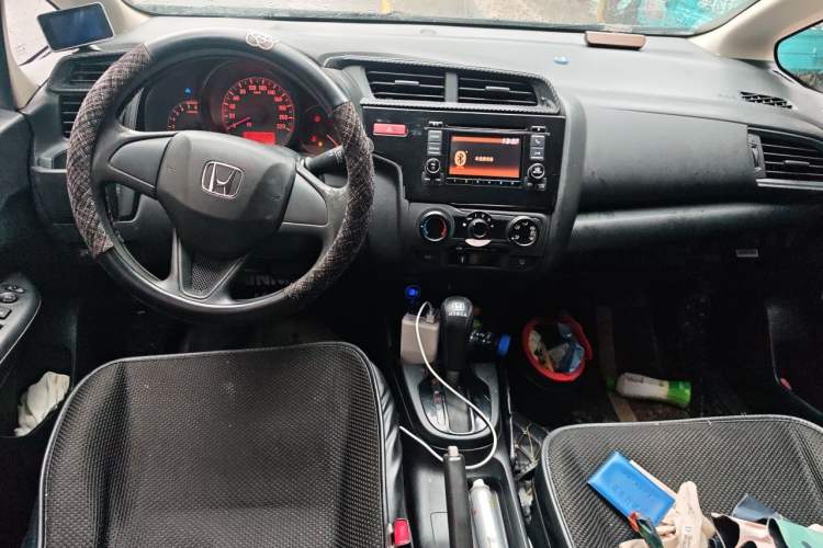 Used Honda Fit 2014 1.5L LX CVT Comfort Model Center Console