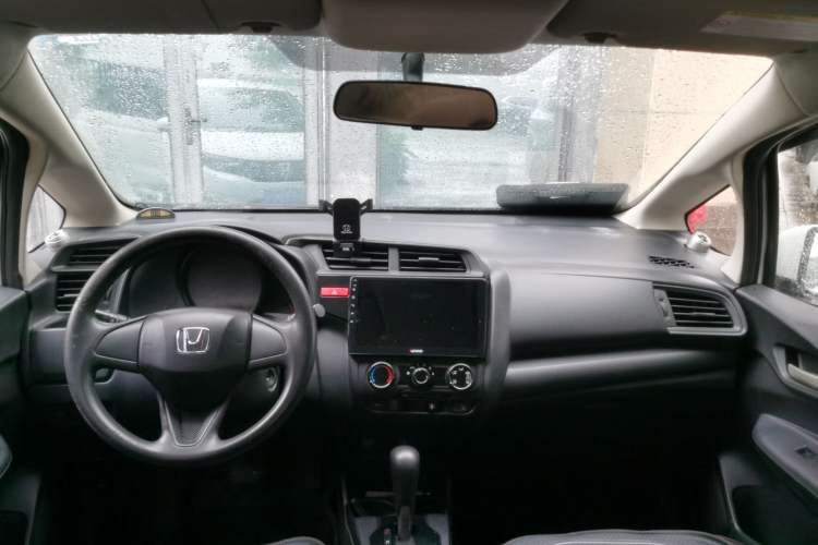 Used Honda Fit 2014 1.5L LX CVT Comfort Model Center Console