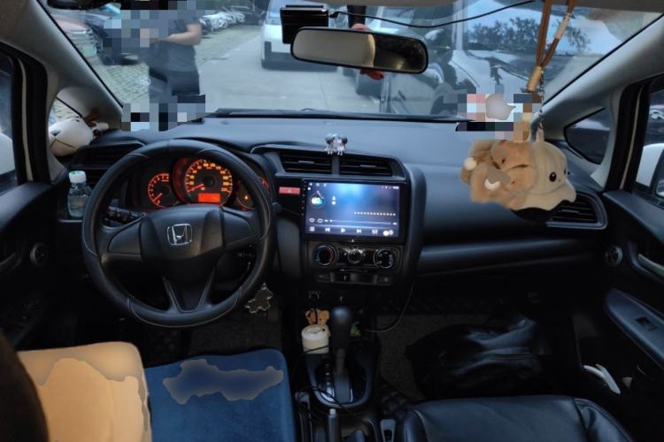 Used Honda Fit 2014 1.5L LX CVT Comfort Model Center Console