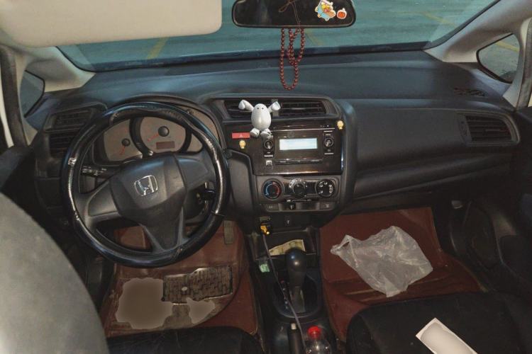 Used Honda Fit 2014 1.5L LX CVT Comfort Model Center Console