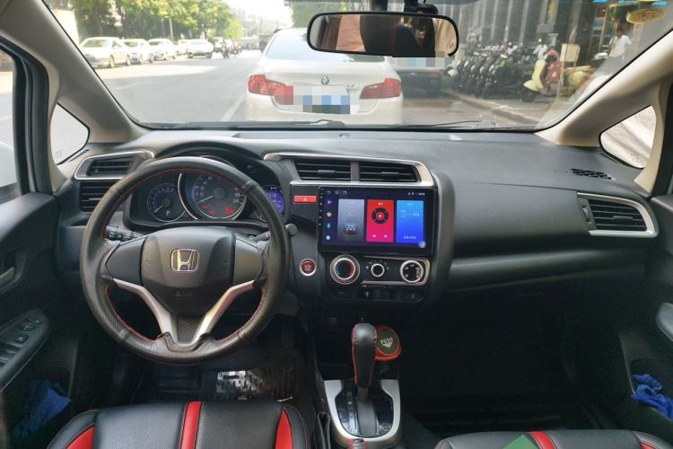 Used Honda Fit 2014 1.5L EX CVT Elite Model Center Console