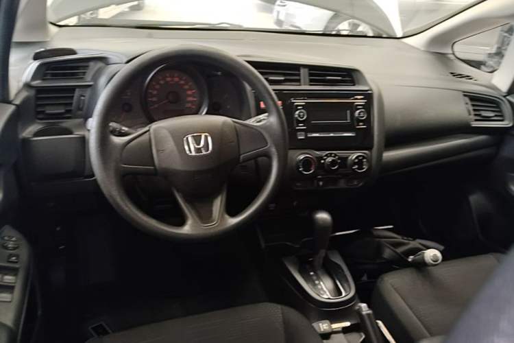 Used Honda Fit 2014 1.5L LX CVT Comfort Model Center Console
