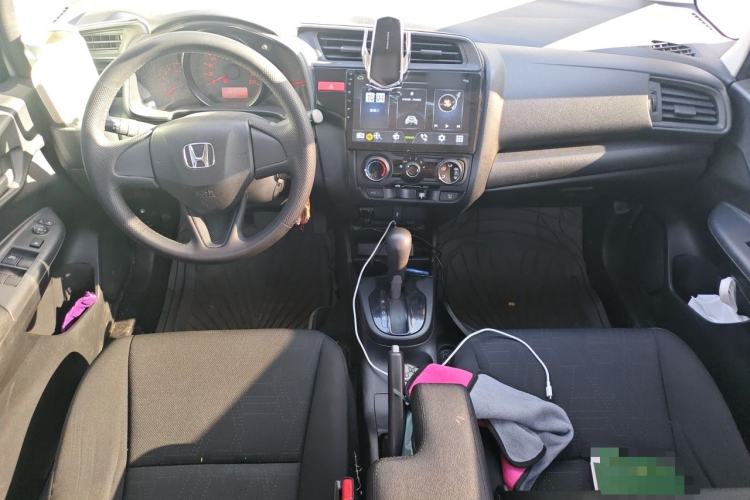 Used Honda Fit 2014 1.5L LX CVT Comfort Model Center Console