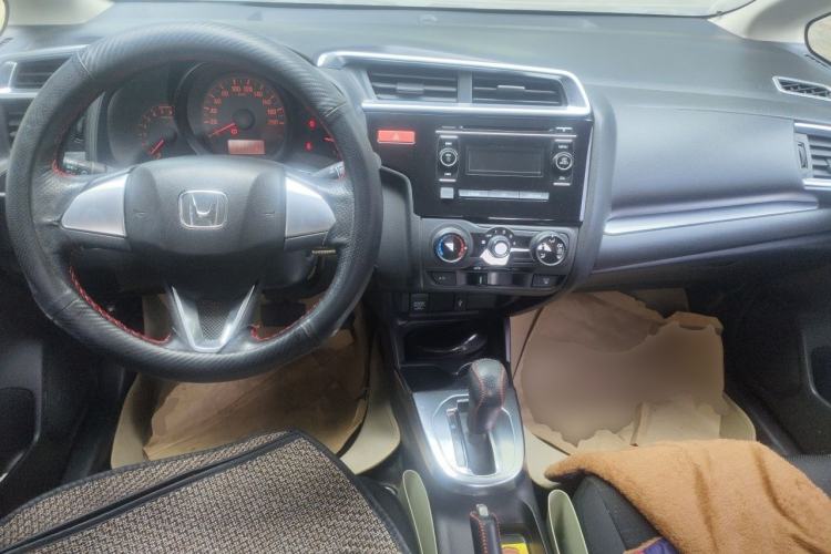 Used Honda Fit 2014 1.5L LX CVT Comfort Model Center Console