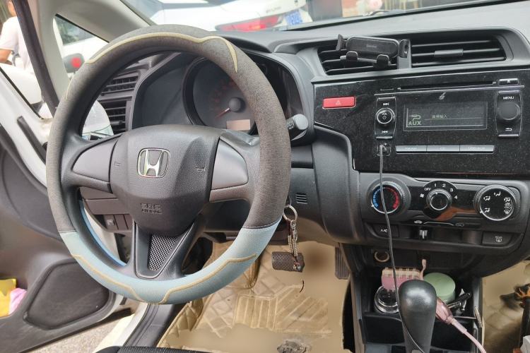 Used Honda Fit 2014 1.5L LX CVT Comfort Model Center Console
